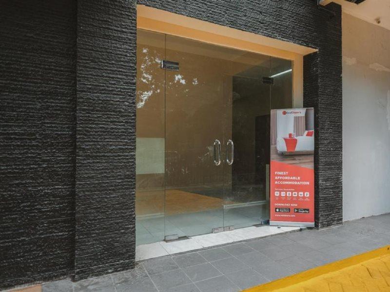 Reddoorz Plus Near Plaza Blok M Джакарта Екстер'єр фото