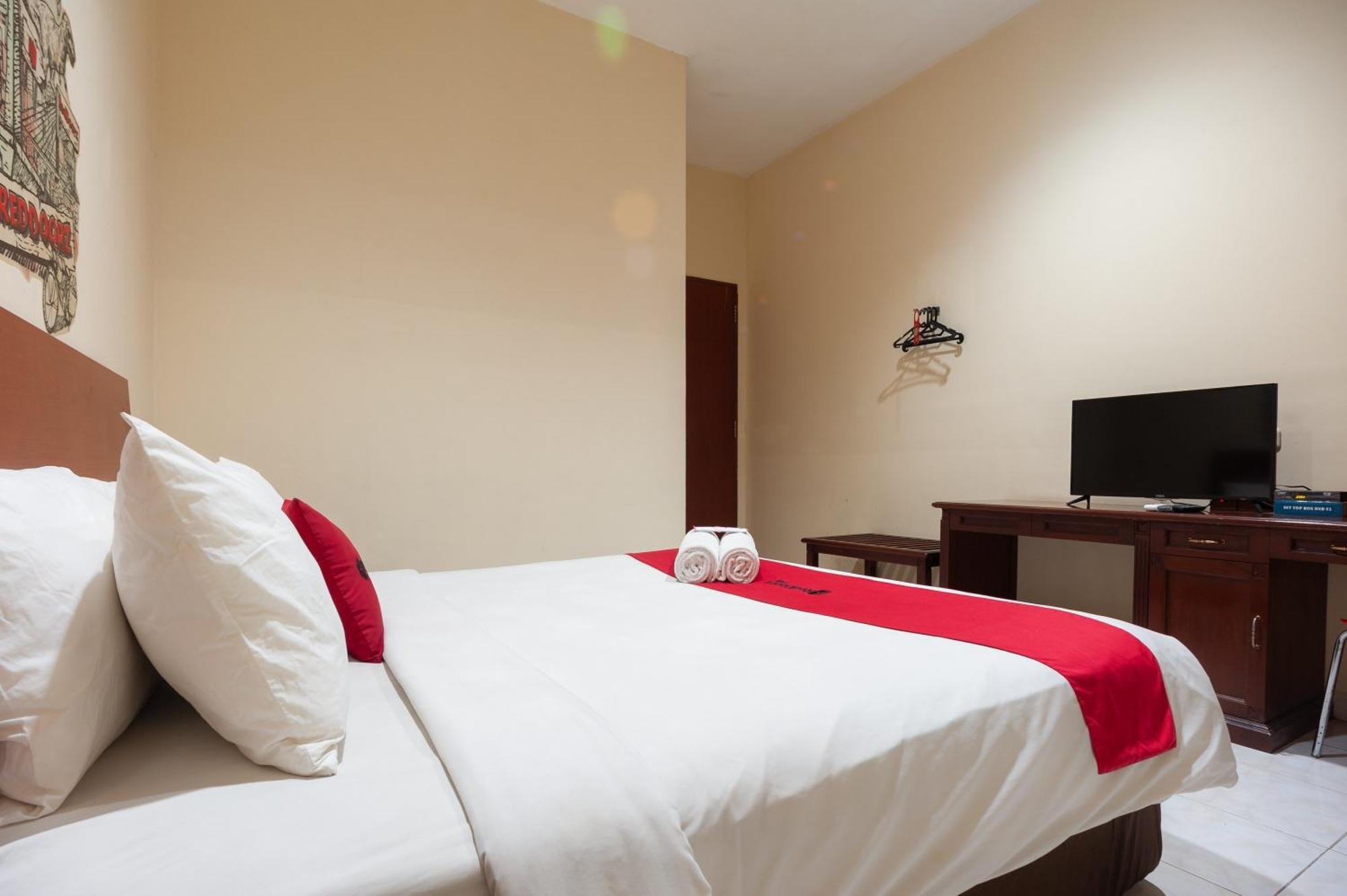 Reddoorz Plus Near Plaza Blok M Джакарта Екстер'єр фото