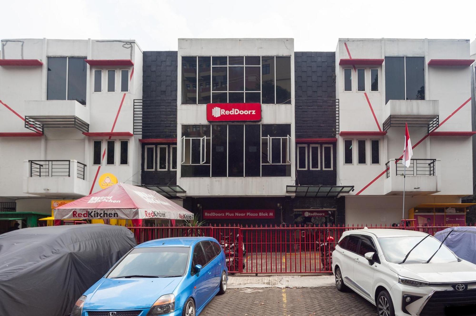 Reddoorz Plus Near Plaza Blok M Джакарта Екстер'єр фото