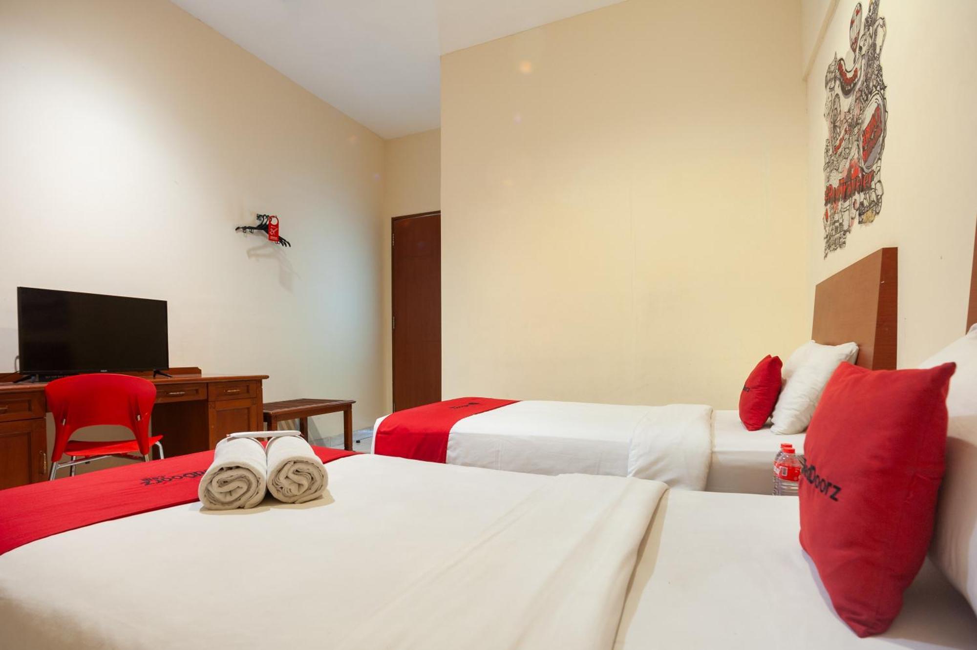 Reddoorz Plus Near Plaza Blok M Джакарта Екстер'єр фото
