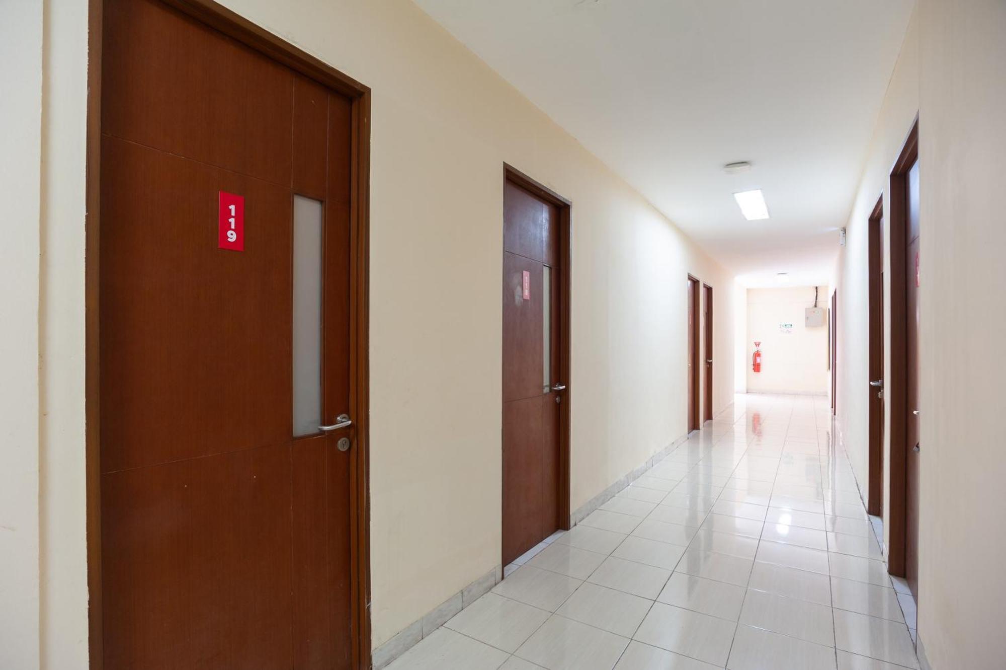 Reddoorz Plus Near Plaza Blok M Джакарта Екстер'єр фото