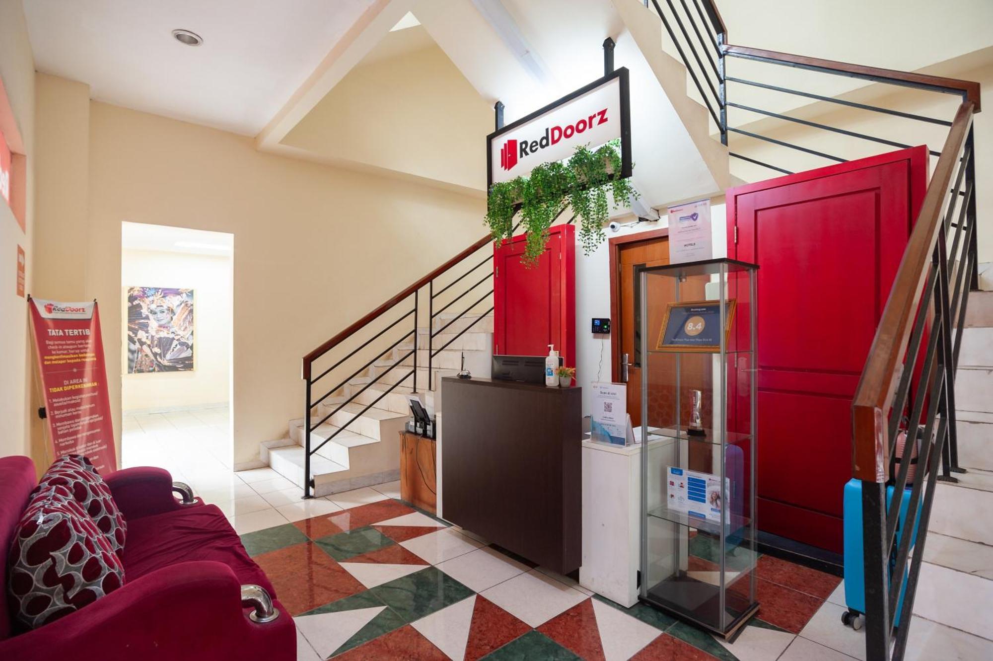 Reddoorz Plus Near Plaza Blok M Джакарта Екстер'єр фото