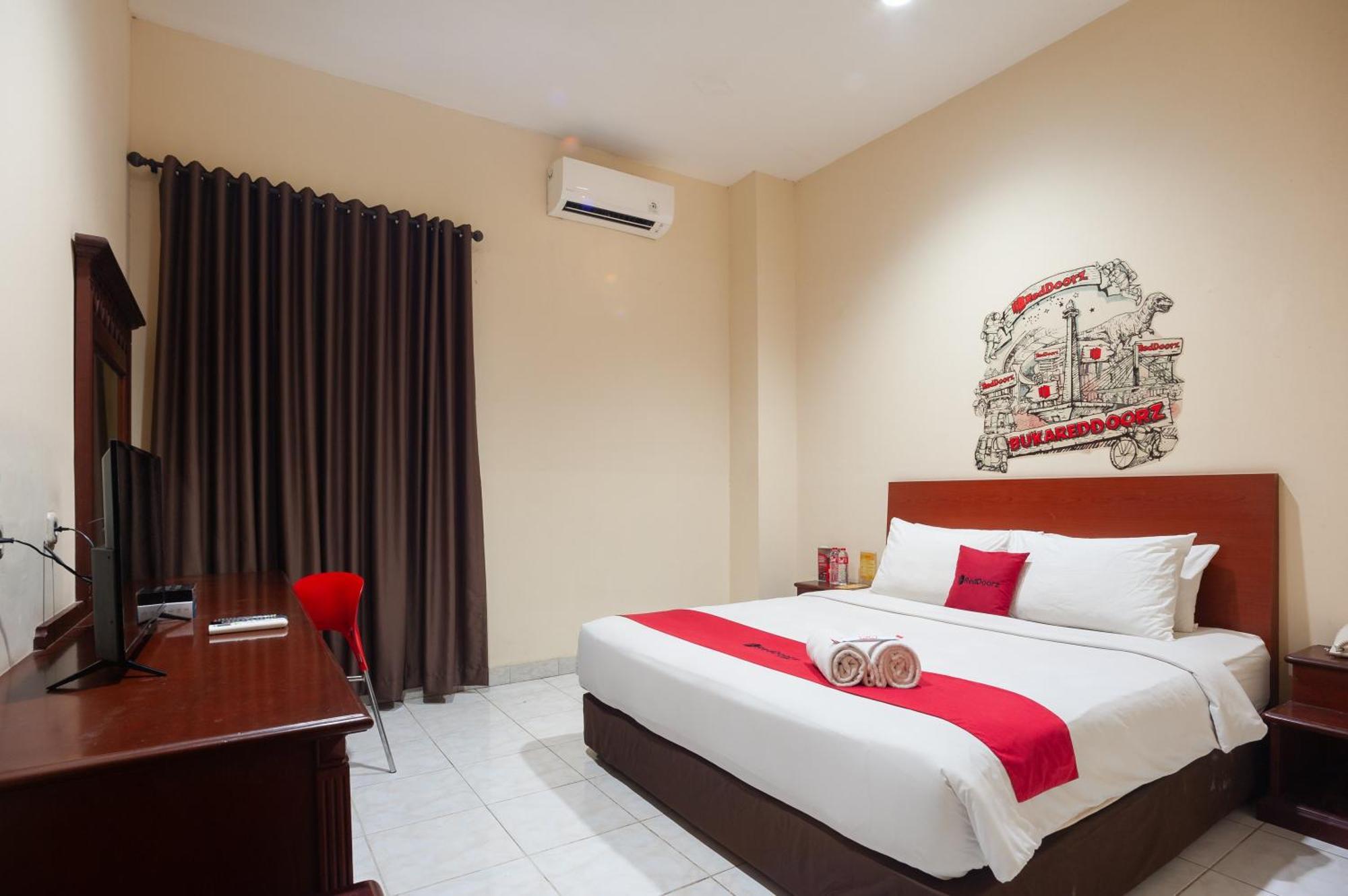 Reddoorz Plus Near Plaza Blok M Джакарта Екстер'єр фото