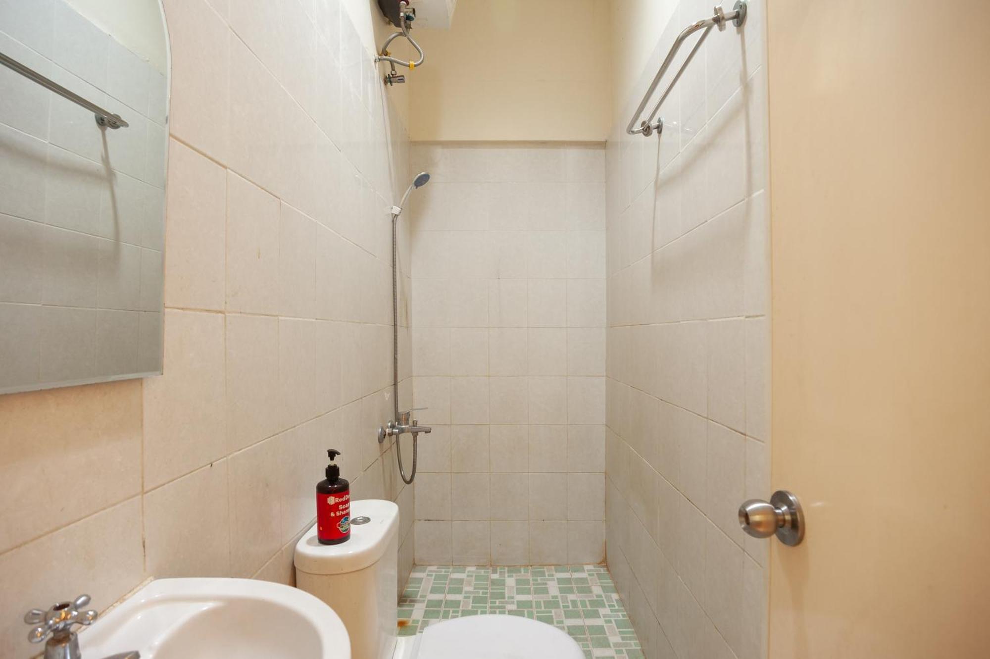 Reddoorz Plus Near Plaza Blok M Джакарта Екстер'єр фото