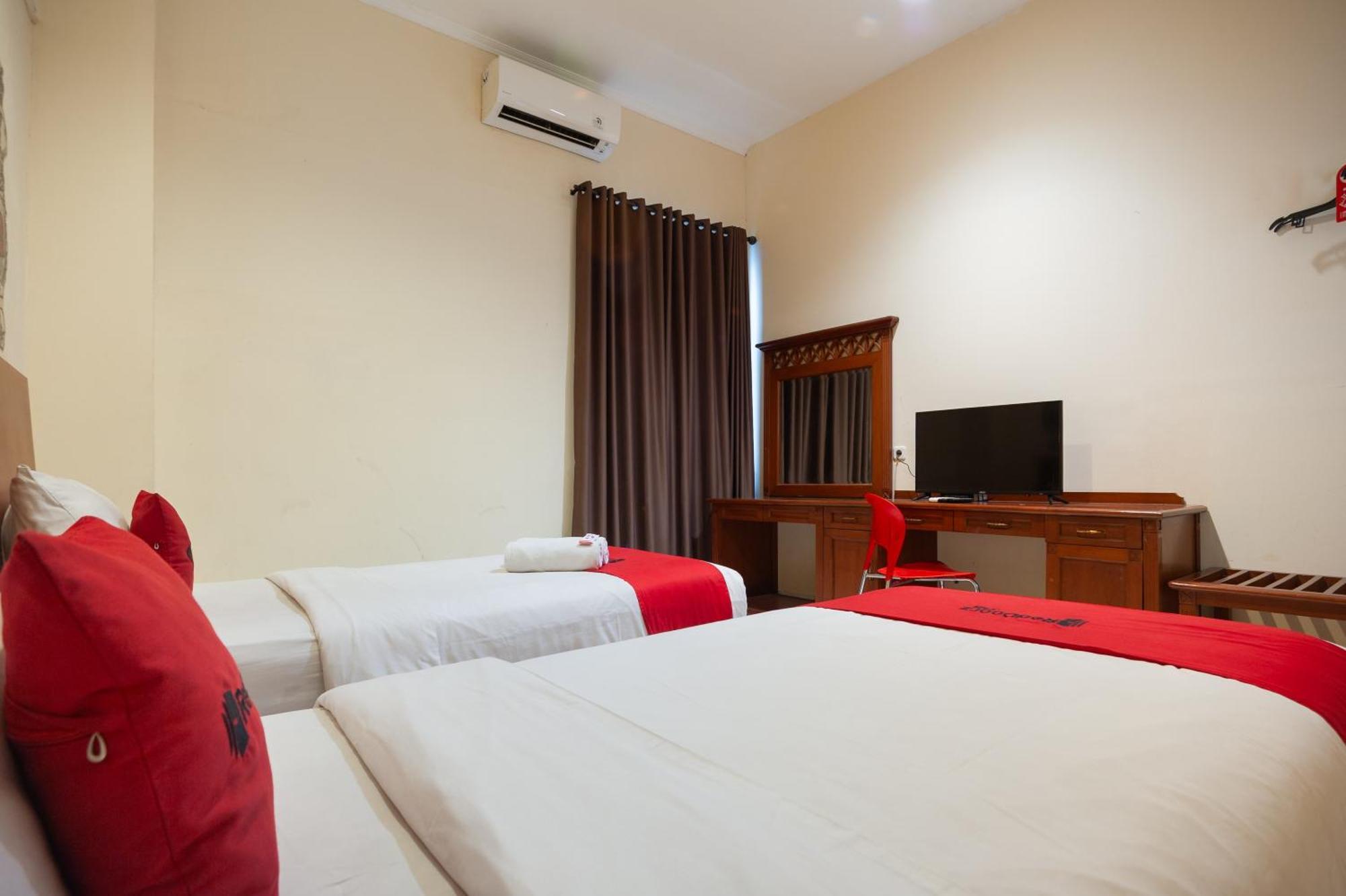 Reddoorz Plus Near Plaza Blok M Джакарта Екстер'єр фото