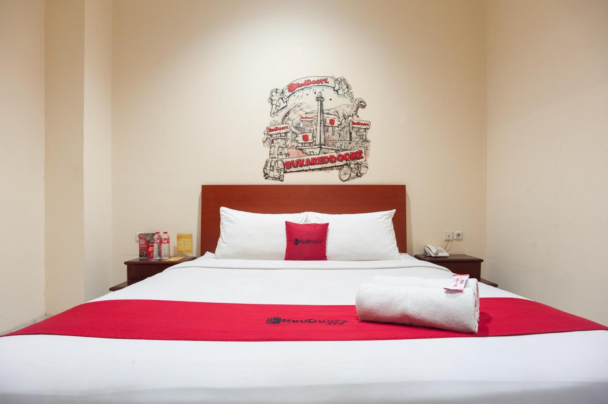 Reddoorz Plus Near Plaza Blok M Джакарта Екстер'єр фото
