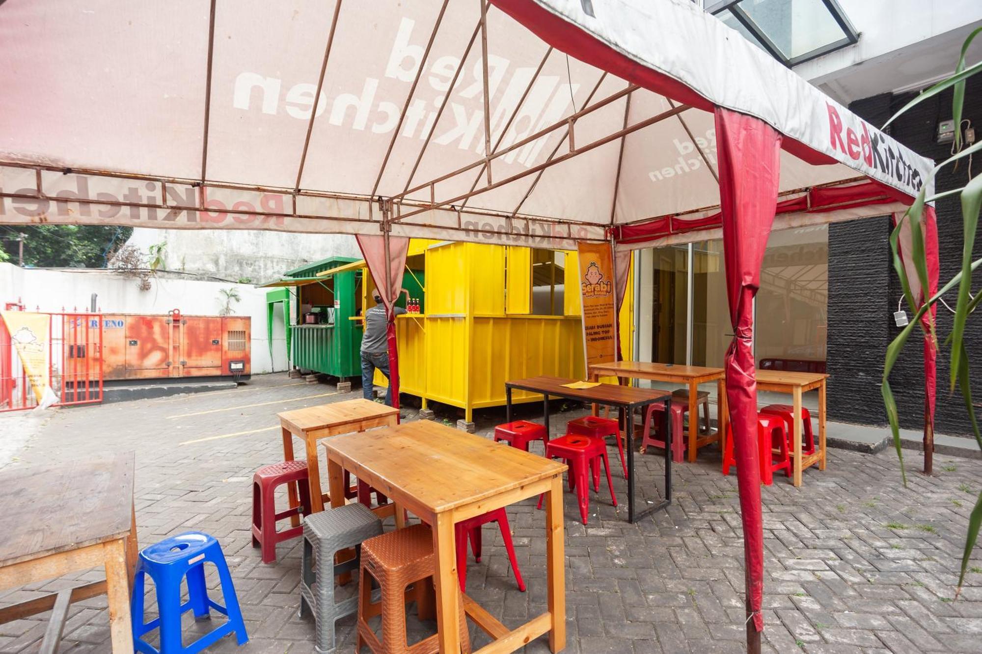 Reddoorz Plus Near Plaza Blok M Джакарта Екстер'єр фото