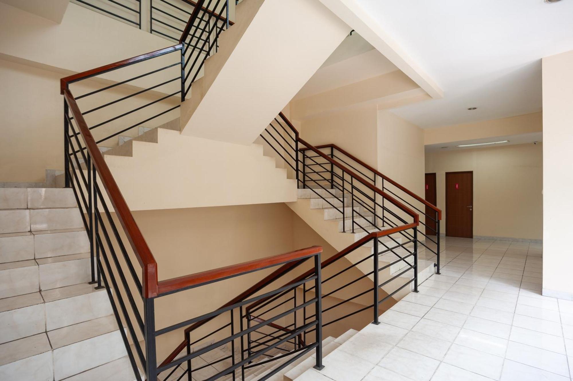 Reddoorz Plus Near Plaza Blok M Джакарта Екстер'єр фото